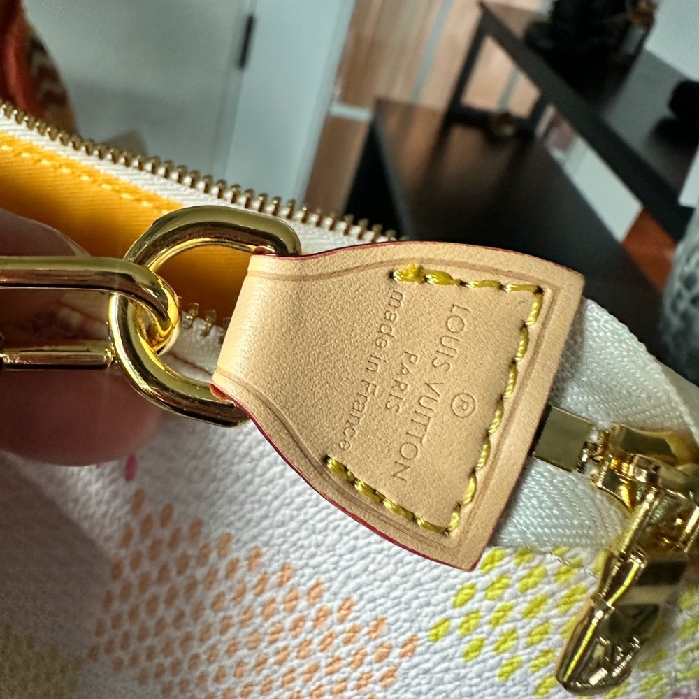 💓PENDING💓LV Pastel Checkered Clutch Pouchette Pouch chain - Picture 4 of 7